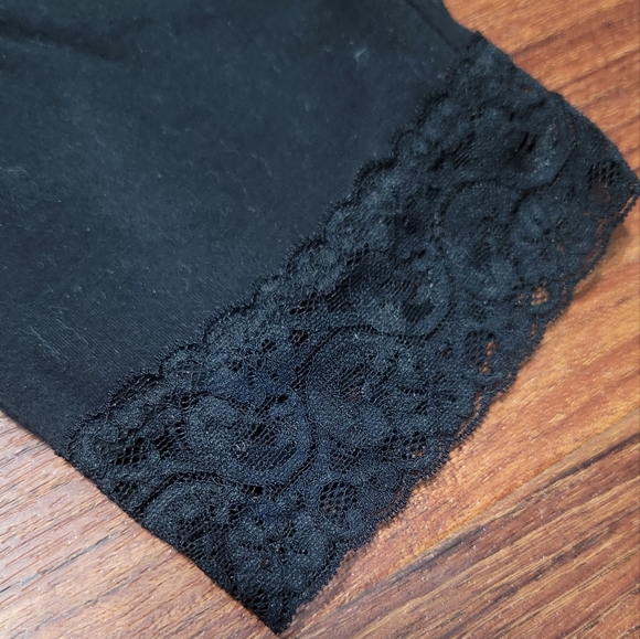 Torrid Lace Bottom Capri Legging Size 1 - Picture 3 of 3